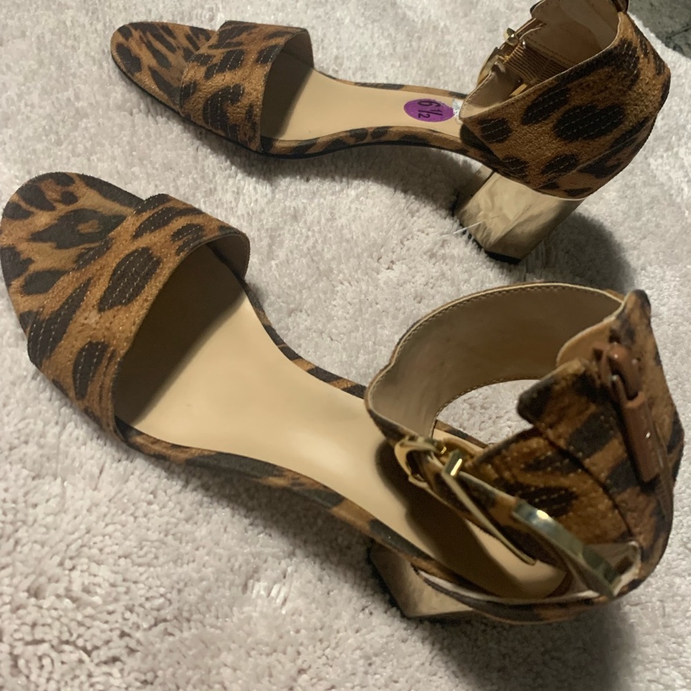 Women heels brown